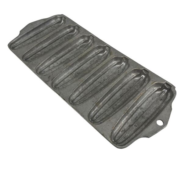 Vintage WEAREVER Corn Bread Baking Pan Aluminum 2707 Seven Sticks - Picture 2 of 10